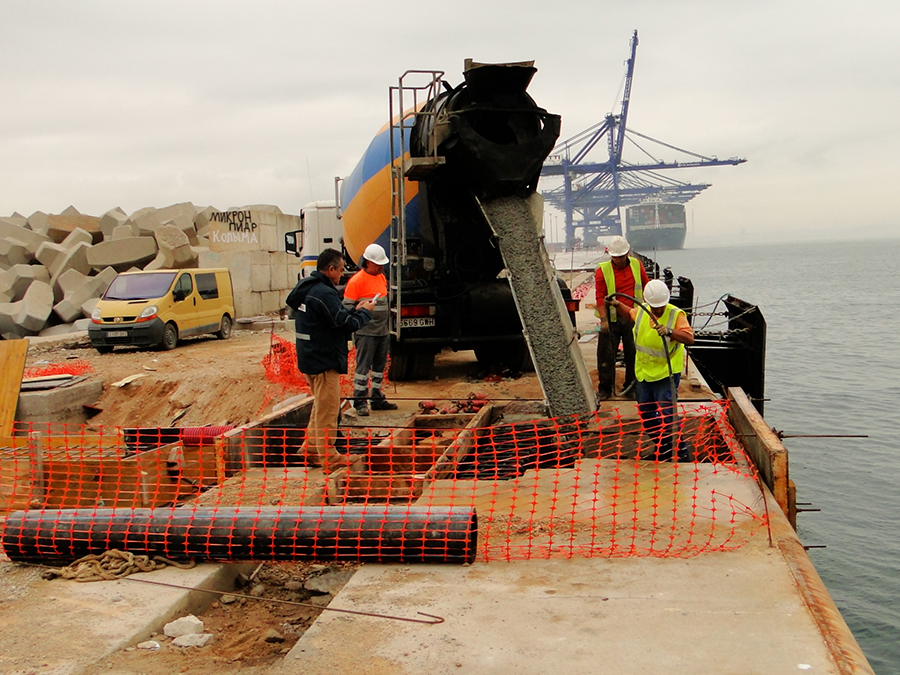 mejora-de-dotaciones-de-instalaciones-en-dique-de-abrigo-exento-isla-verde-exterior img